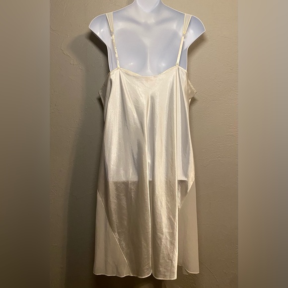 🤍Elegant Ivory Satin Peignoir Set - Robe and Gown - Picture 5 of 11
